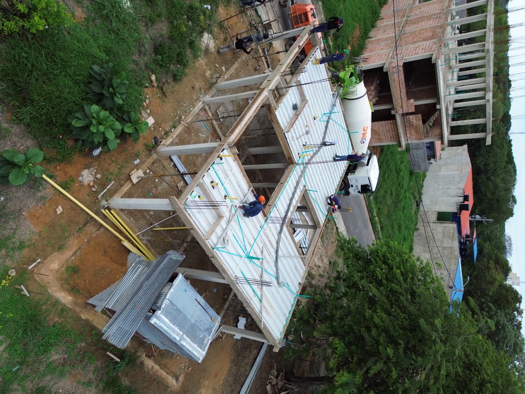 Equipo de Kubik Constructora trabajando en obra